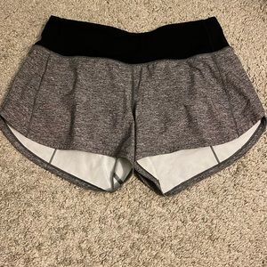 Lulu Lemon Speed Up Size 6 Mid-Rise Lined Short 4inch